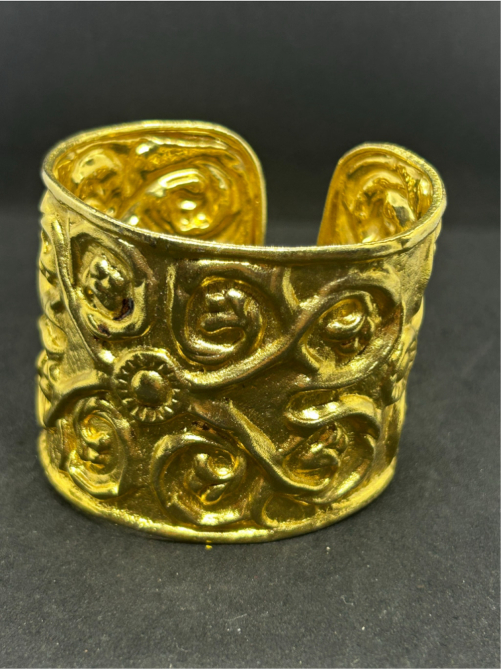 Women's Unbranded Gold Tone Cuff Bracelet One Size